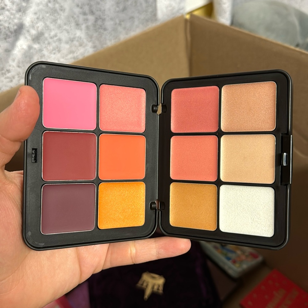 Make up forever “blush and glow palette” ☺️